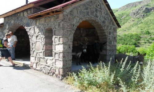 Zdjecie GRUZJA / - / Wardzia i okolice / Okolice Wardzi - przystanek