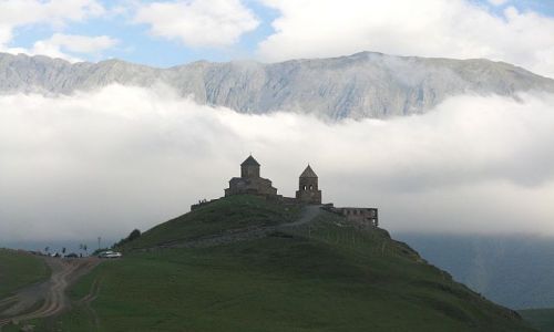 Zdjecie GRUZJA / Kaukaz / Kaukaz / Tsminda Sameba