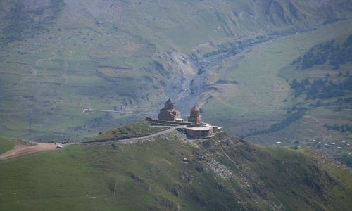 Zdjecie GRUZJA / Kaukaz / Kaukaz / Tsminda Sameba