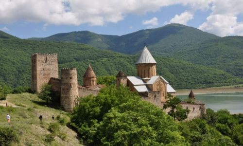 Zdjecie GRUZJA / Mccheta - Mtianetia / Forteca Ananuri / Przy Gruziskiej Drodze Wojennej