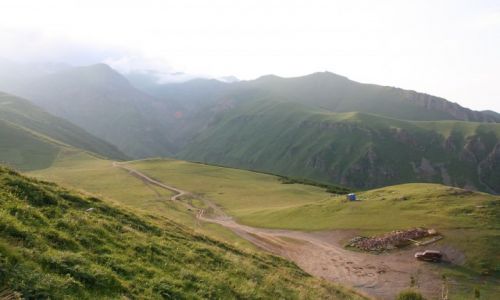 Zdjecie GRUZJA / - / Kazbegi / KONKURS Kazbegi