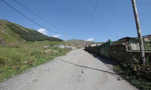 GRUZJA / Kazbegi / Kazbegi / Droga