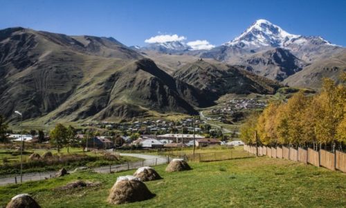 Zdjecie GRUZJA / Kazbegi / Kazbegi / Kaukaz