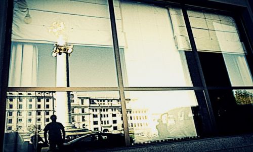Zdjcie GRUZJA / Kwemo Kartli / Tbilisi / Po drugiej stronie szyby