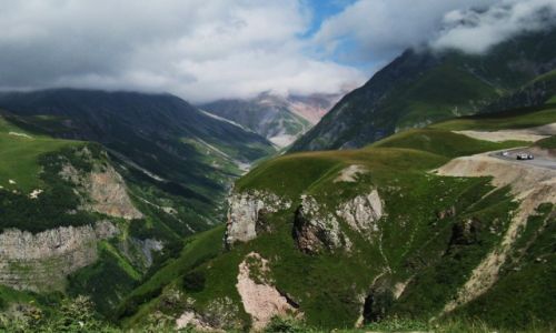 Zdjcie GRUZJA / Nad rzek Tergi / Gudauri / W tle Wysokiego Kaukazu