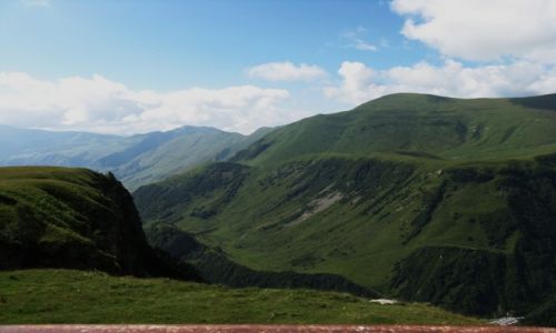 Zdjcie GRUZJA / Nad rzek Tergi / Gudauri / W tle Wysokiego Kaukazu
