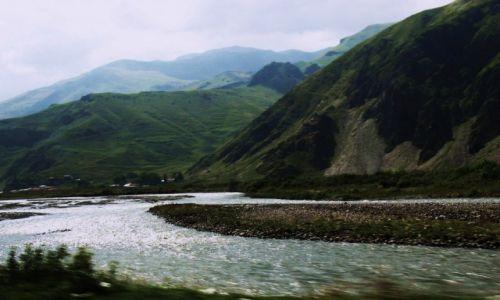 Zdjcie GRUZJA / Wysoki Kaukaz / Kazbegi / W drodze do Kazbegi
