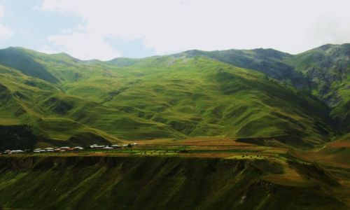 Zdjcie GRUZJA / Wysoki Kaukaz / Kazbegi / W drodze do Kazbegi