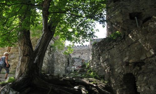 Zdjecie GRUZJA / Gruziska Droga Wojenna / We wntrzu fortecy / Forteca Ananuri