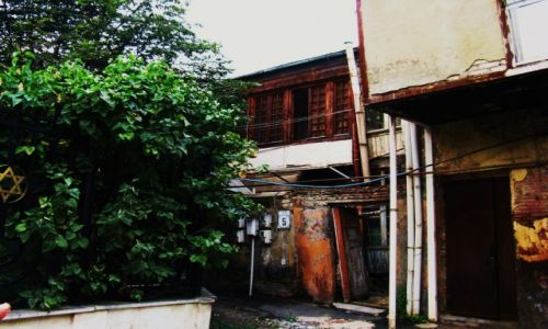 Zdjecie GRUZJA / Stolica / Ulice boczne miasta / Smutne ulice Tbilisi