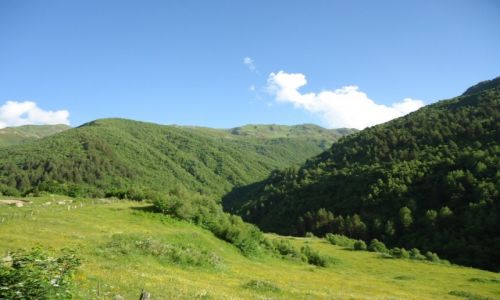Zdjecie GRUZJA / Swanetia / droga Mestia - Uszguli / Kaukazkie krajobrazy