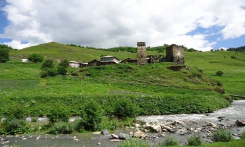 Zdjęcie GRUZJA / Swanetia / droga Uszguli - Mestia / Gruzińskie krajobrazy (1)