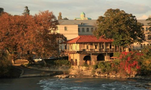 Zdjęcie GRUZJA / Imeretia / Kutaisi / Nad rzeką Rioni