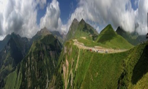 Zdjecie GRUZJA / Kaukaz / Kazbek / autka