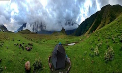 Zdjecie GRUZJA / Kaukaz / Kazbegi / Monastyr Cminda Sameba