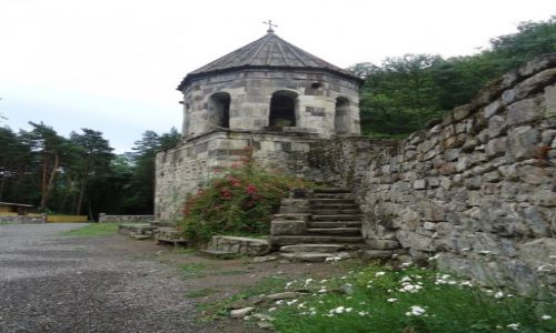 Zdjcie GRUZJA / Szida Kartli / okolice Borjomi / Dzwonnica