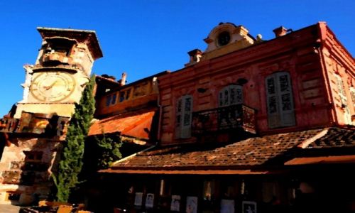 GRUZJA / Tbilisi / Krzywa wiea w... / 