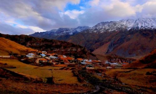 GRUZJA / Kaukaz / Stemancminda ( dwaniej Kazbegi) / 