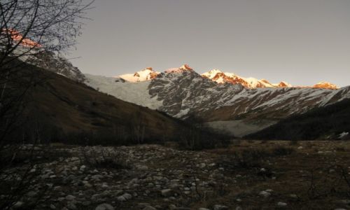 Zdjęcie GRUZJA / Swanetia / Dolina Adishi / Ściana Bezingi