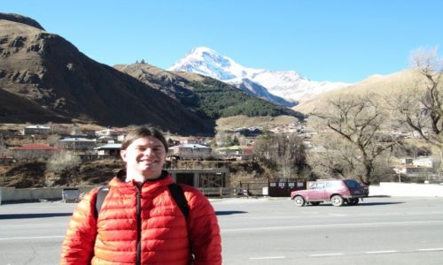 Zdjecie GRUZJA / Mccheta-Mtianetia / Stepantsminda (Kazbegi) / Stepantsminda (Kazbegi) z widokiem na Kazbek