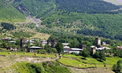 Zdjęcie GRUZJA / Swanetia / Po drodze do Uszguli / Górska wioska