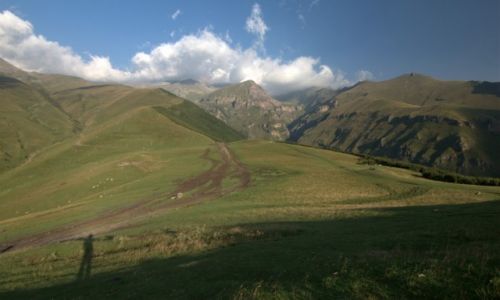 Zdjcie GRUZJA / Kazbegi / okolice Kazbegi / droga pod Kazbek 5033,8 m n.p.m