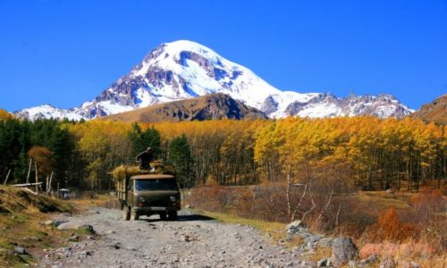 Zdjecie GRUZJA / Kazbegi / Kazbegi / Kaukaz