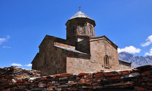 Zdjcie GRUZJA / plnocna Gruzja / nieopodal Gergeti k. Stepancminda etc. / Klasztor Cminda Sameba