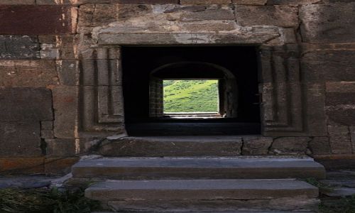 Zdjcie GRUZJA / plnocna Gruzja / nieopodal Gergeti k. Stepancminda etc. / Klasztor Cminda Sameba