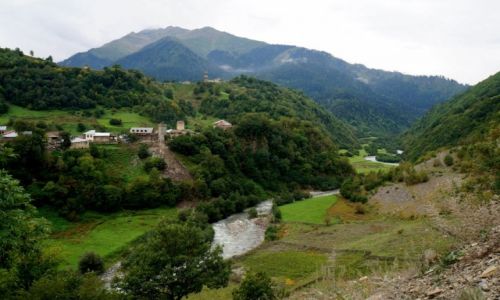 Zdj�cie GRUZJA / Swanetia / w drodze do Uszguli / Dolina