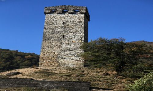Zdjęcie GRUZJA / Svanetia / Jvari /  Wieża na drodze do Mestii