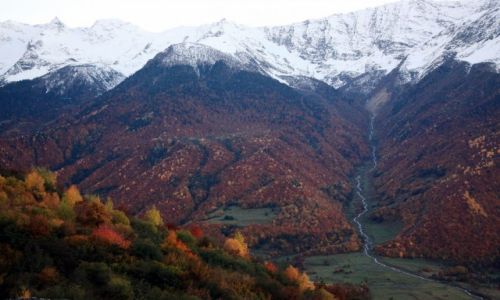 Zdjcie GRUZJA / Svanetia / Mestia / Jesienne barwy Kaukazu