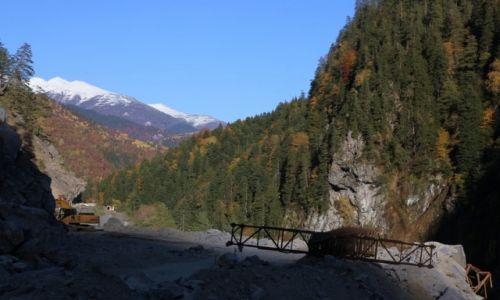 Zdjęcie GRUZJA / Svanetia / Jvari / Na drodze do Mestii