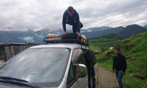 Zdjcie GRUZJA / Tuszetia / Przygotowania do zjazdu / Tuszetia - Mj Raj Konno i 4x4 
