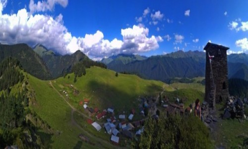 Zdjcie GRUZJA / Tuszetia / widok na grne Omalo / szeroki kadr