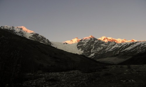 Zdjęcie GRUZJA / Swanetia / dolina Adishi / nad Kaukazem zapada zmierzch...
