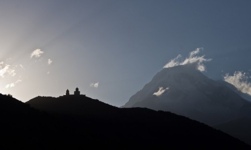 Zdjecie GRUZJA / Kaukaz / Kazbegi / Dymica gra