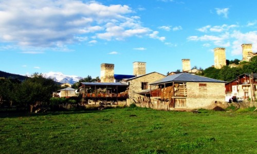 GRUZJA / Swanetia / Mestia / Wiee obronne