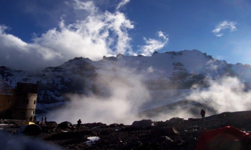 Zdjecie GRUZJA / Kaukaz / okolice stacji meteo obok lodowca Gergeti / okolice stacji meteo obok lodowca Gergeti  wysoko 3680m.
