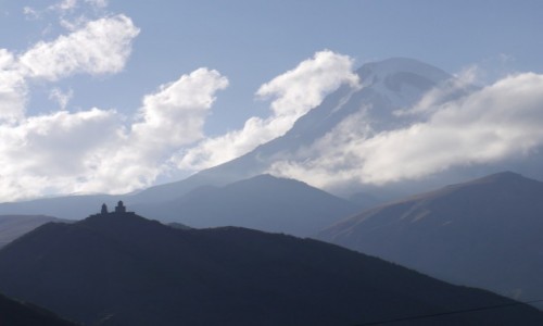 Zdjecie GRUZJA / - / Kazbegi / pod Kazbegiem