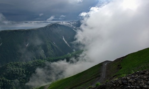 Zdjecie GRUZJA / Kaukaz / Gruzja / Drzwi do Narnii...Tuszetia