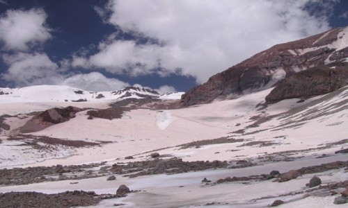 Zdjcie GRUZJA / Kazbegi / Kazbek / Beowy nieg na lodowcu Kazbeka