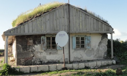 Zdjecie GRUZJA / OKOL NINOTSMINDA / GORELOVKA / DOM DUCHOBORCOW