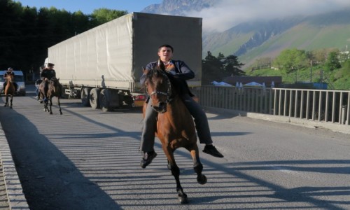 Zdjecie GRUZJA / gdzies w drodze / Kazbegi / koniu,powiadzasz ?
