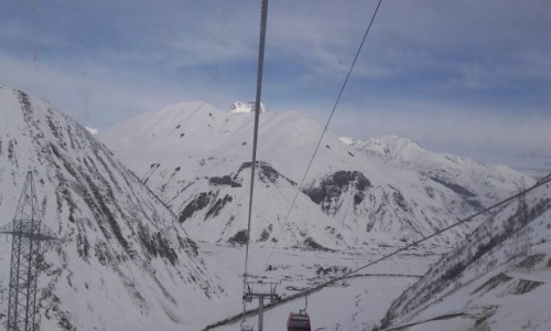 Zdjcie GRUZJA / Pnoc Kraju / Gudauri / KAZBEGI zdjcie z kolejki 