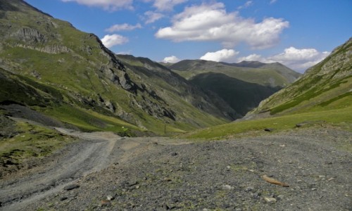 Zdjcie GRUZJA / Kachetia / Tuszetia / The long and winding road