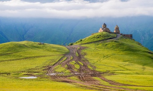 Zdjecie GRUZJA / STEPANCMINDA / KAZBEG / GERGETI
