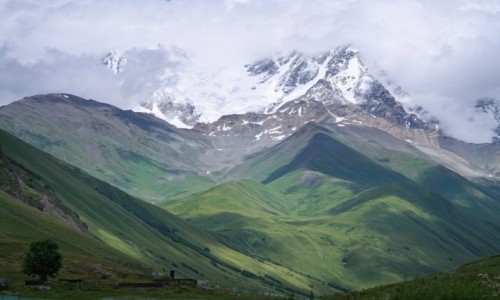 Zdjcie GRUZJA / Svanetia / Ushguli / Widok na masyw Shary