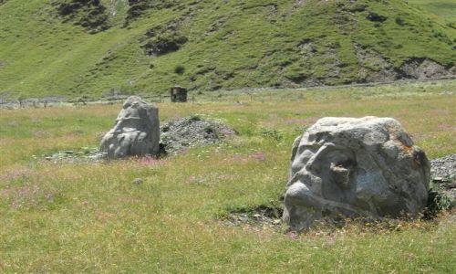 Zdjcie GRUZJA / Kaukaz / okolice Kazbegi / droga do Juty