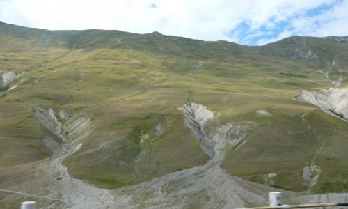 Zdjęcie GRUZJA / Kazbegi / Gruzinska droga wojenna / Erozja